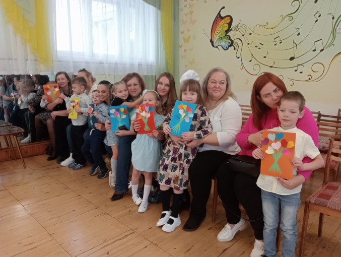 День матери в группе №12 День матери в группе №12.